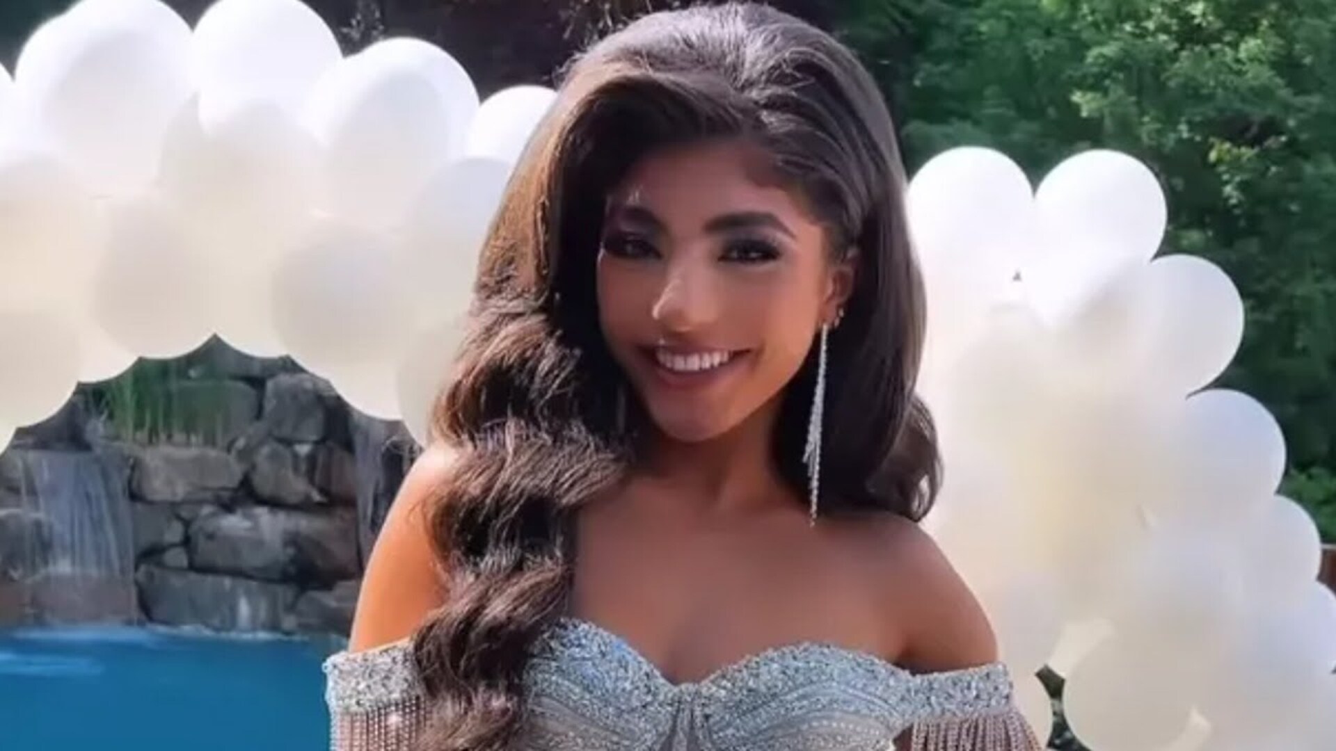 Video thumbnail for Milania Giudice's Prom Pics Had Everyone Saying The Same Thing