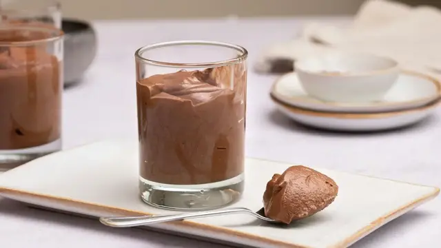 'Video thumbnail for This Easy 3-Ingredient Chocolate Mousse Recipe Is Silky Smooth'