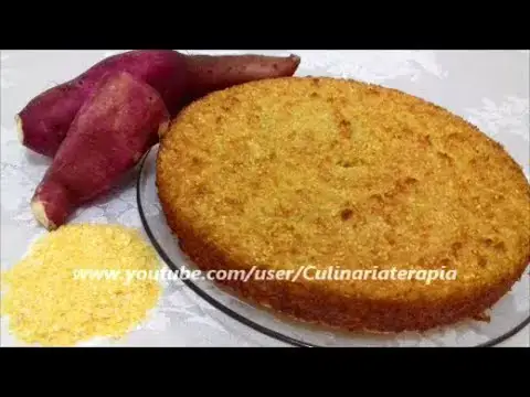 Video thumbnail for BOLO DE BATATA DOCE COM FLOCÃO DE MILHO E LEITE CONDENSADO - Dyne e Zinha