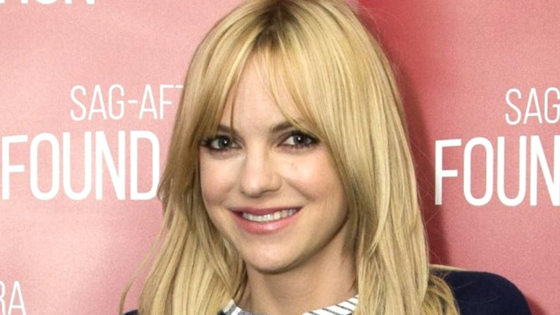 Video thumbnail for This Is Why Anna Faris Has To Leave Mom