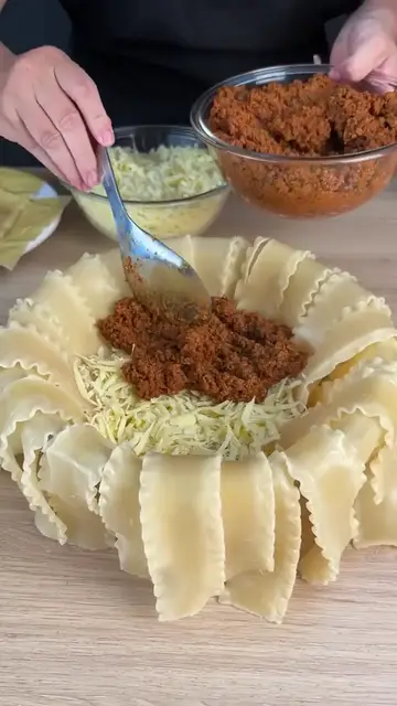 Video thumbnail for Every time I make this lasagna there is nothing left (720P HD)