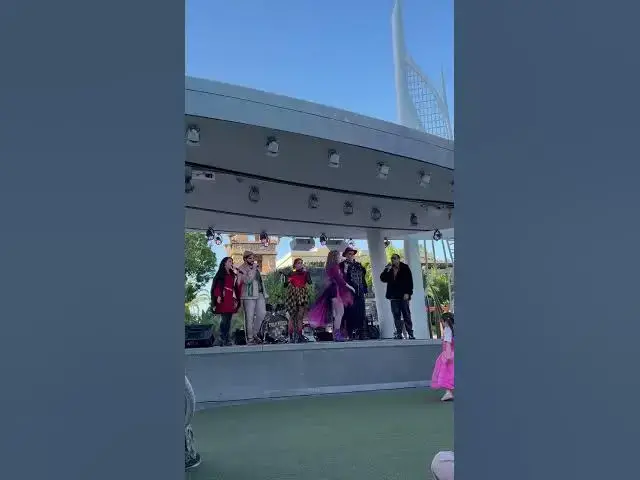 Video thumbnail for Villainous is full of Hocus Pocus during its performances at the #Disneyland Resort!