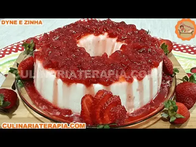 Video thumbnail for Aprenda Como Fazer Manjar de Coco com Calda de Morangos - Sobremesa Especial Para Festas