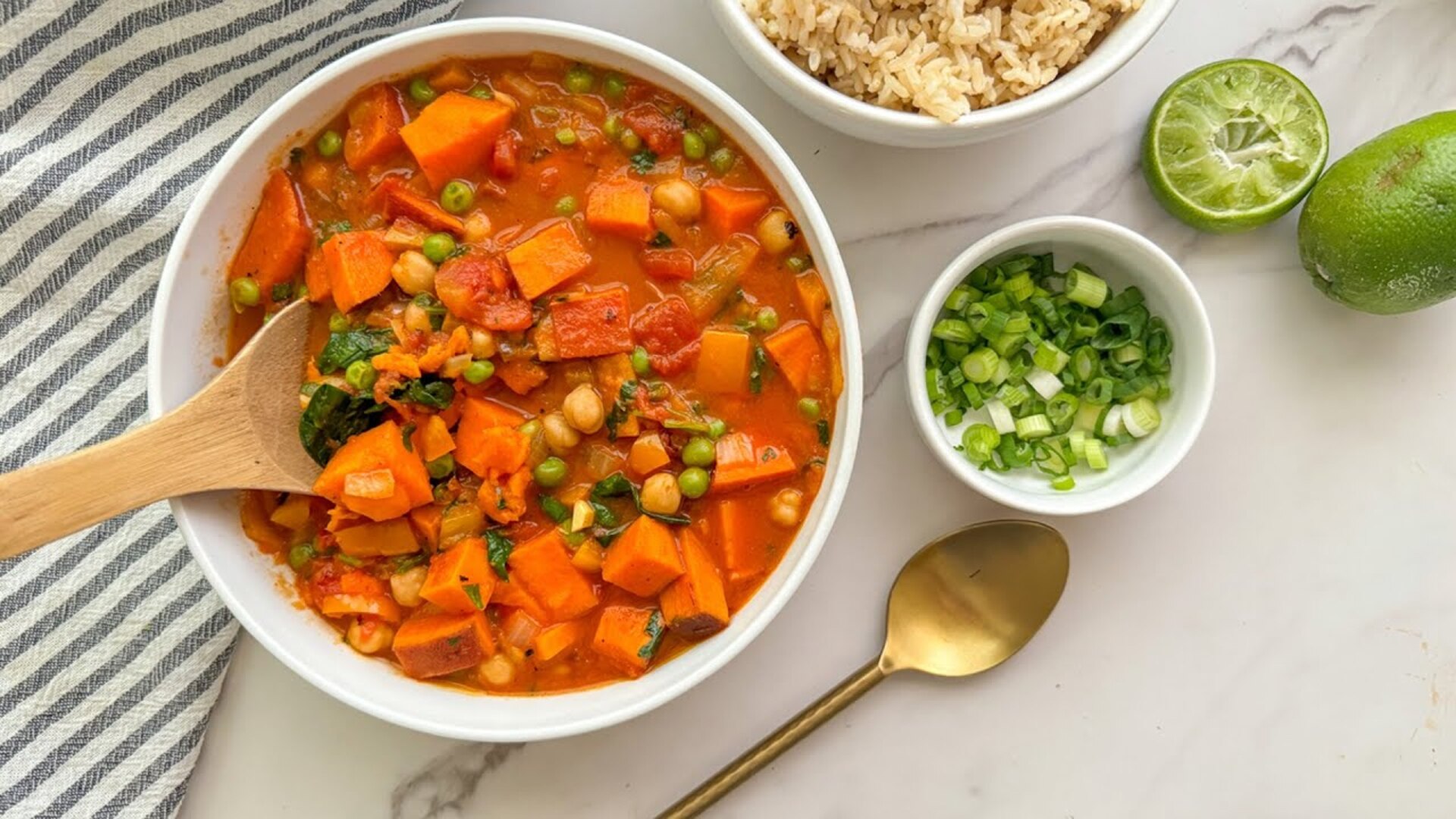 Video thumbnail for Slow Cooker Vegetable Curry Recipe