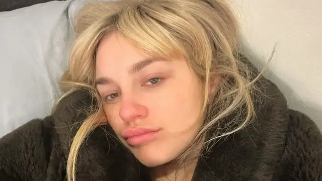 Video thumbnail for Tragic Details About Faith Hill And Tim McGraw's Daughter Gracie