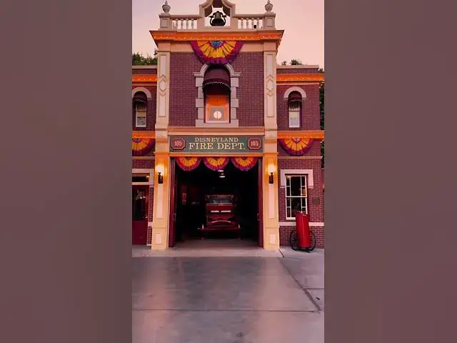 'Video thumbnail for Do you say goodnight to Walt Disney when you leave #Disneyland?'
