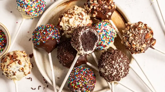 'Video thumbnail for Fudgy Brownie Cake Pop Recipe'