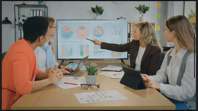 'Video thumbnail for What Bachelors Degree Do I Need To Be A Data Analyst? – CollegeOnomics'