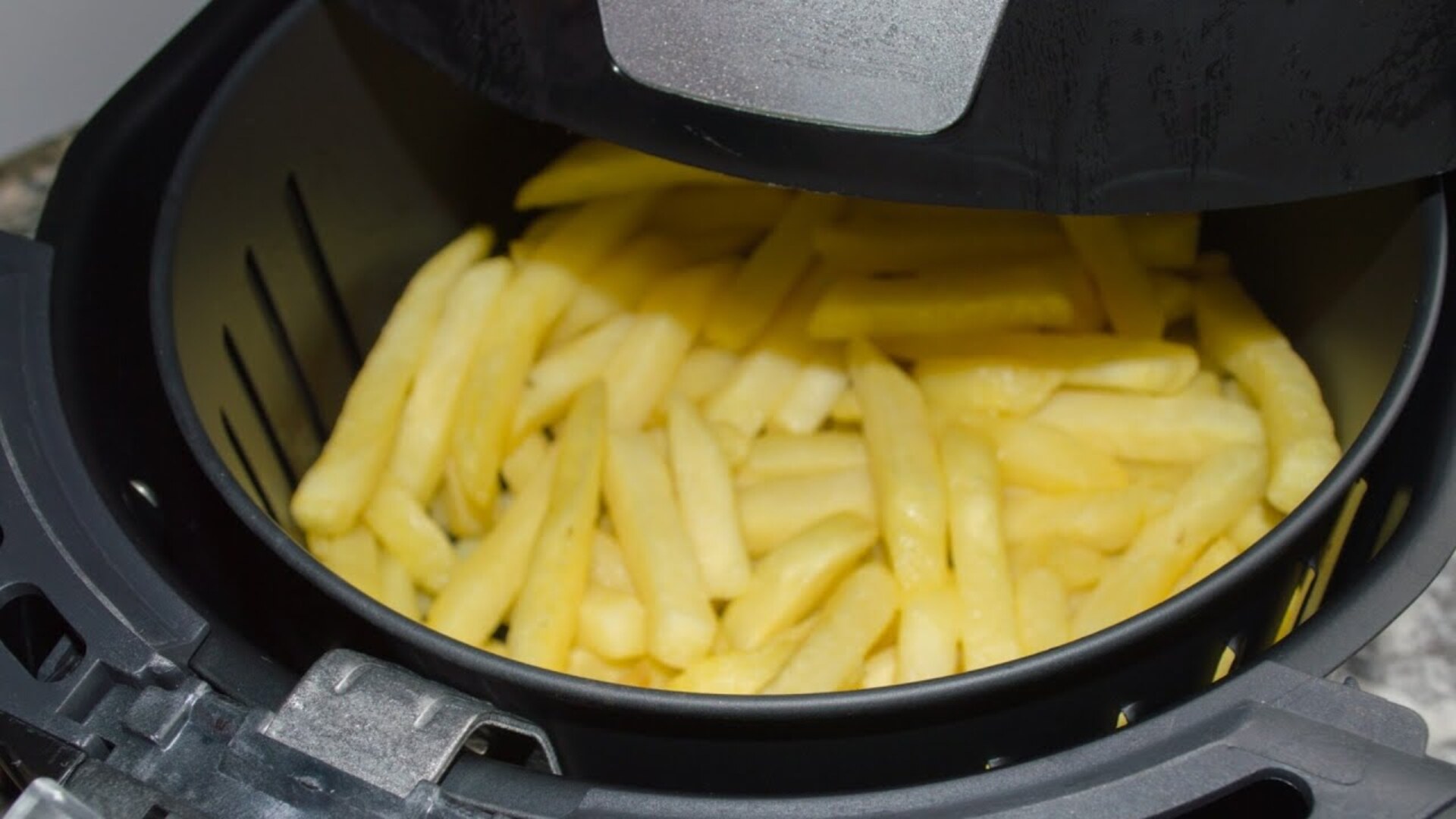Video thumbnail for Mistakes Everyone Makes With Air Fryers