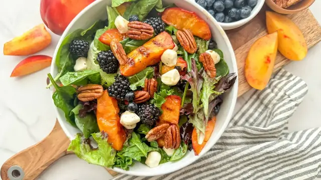 Video thumbnail for Grilled Nectarine Salad Recipe