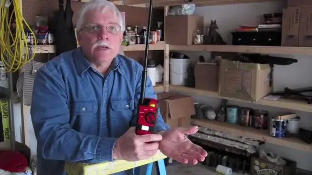 Video thumbnail for Milwaukee Fluorescent Light Bulb Tester