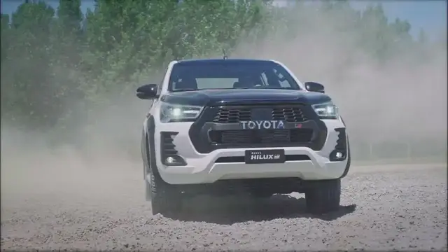 Video thumbnail for Toyota Hilux GR-S 2023 - imagens oficiais