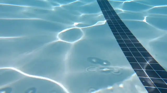 'Video thumbnail for Underwater Swimming in a Pool'