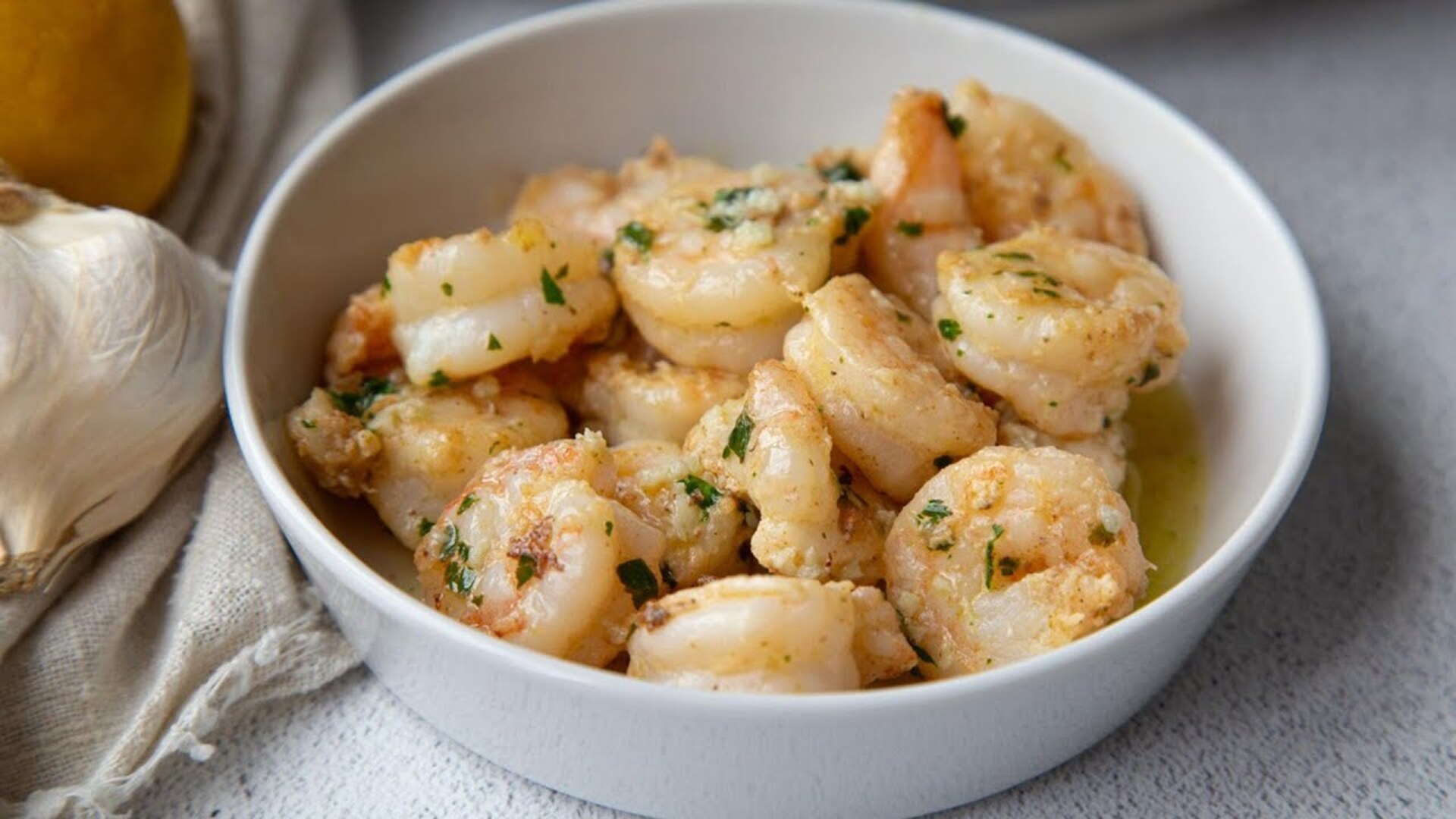 Video thumbnail for Copycat Red Lobster Shrimp Scampi Recipe