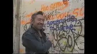 Video thumbnail for Serge Gainsbourg devant son mur, rue de Verneuil, Paris - 1990
