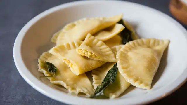 'Video thumbnail for Rich And Cheesy Pumpkin Ravioli With Almonds Recipe'