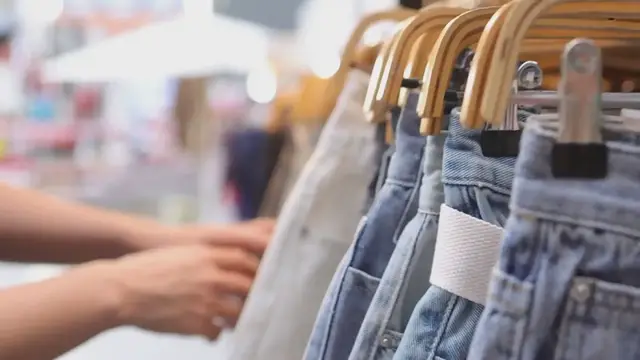 Video thumbnail for Best_Online_Jeans_Shopping_Guide