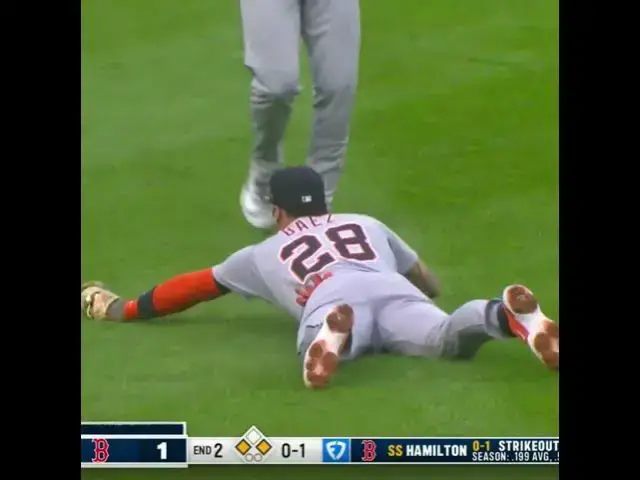 'Video thumbnail for Javier Báez Takes Flight for a Diving Catch 😱'
