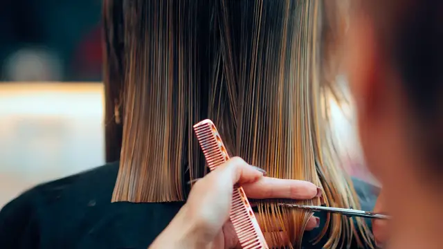 Video thumbnail for Haircuts You Should Get To Look Younger