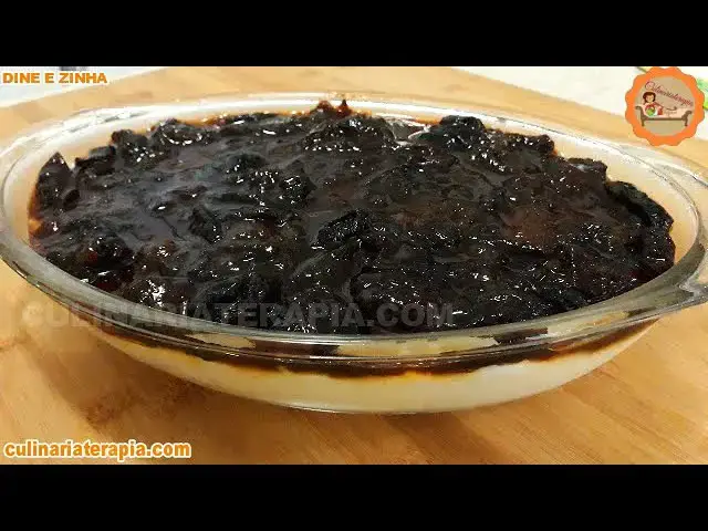 Video thumbnail for Manjar de Coco com Calda de Ameixa na Travessa - Sobremesa Fácil e Deliciosa