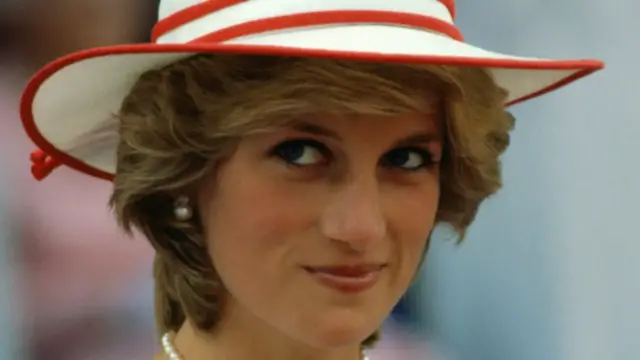 Video thumbnail for Princess Diana Outfits That Had A Hidden Message