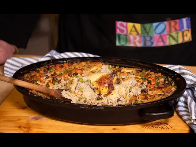'Video thumbnail for Pilaf de pui cu orez și legume, ciuperci, la cuptor. Rețeta de pilaf de orez cu pasăre Savori Urbane'