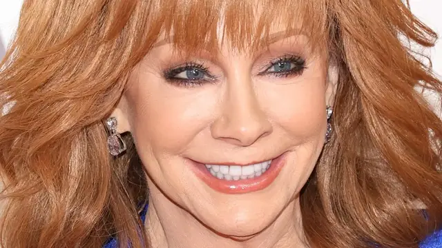 'Video thumbnail for Reba McEntire Looks Totally Different Without Makeup'