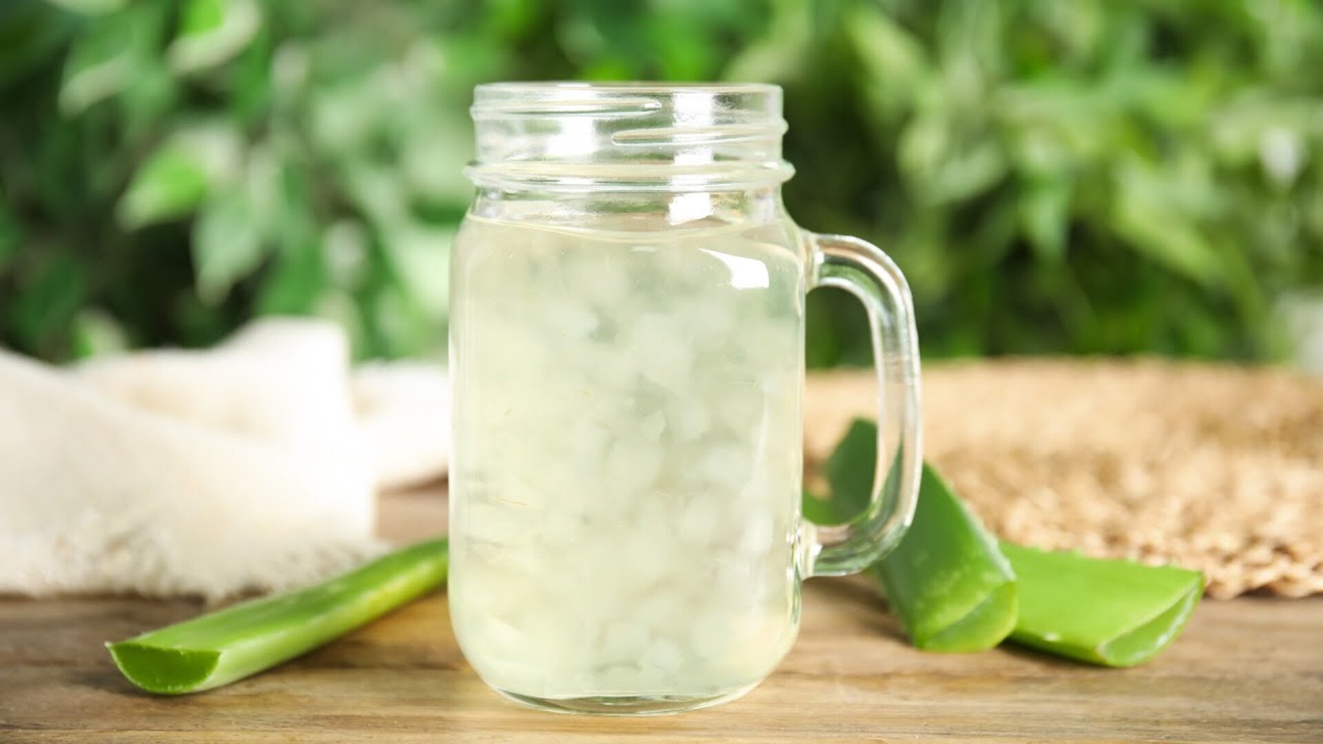 Video thumbnail for The Best Thing To Drink For Hydration Isn't Water