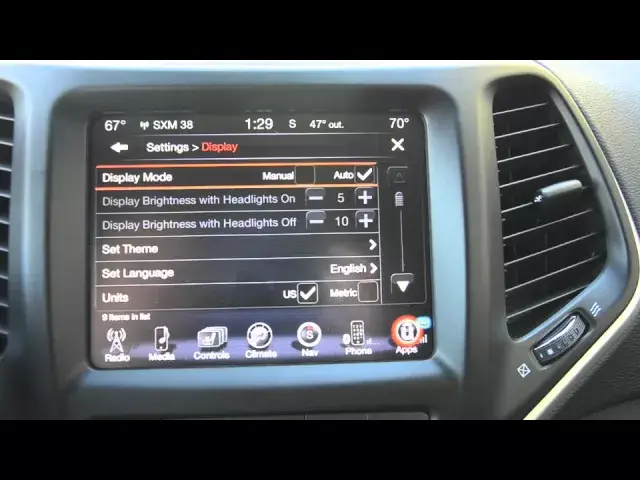 Video thumbnail for Jeep Cherokee 2015: EVIC, UConnect