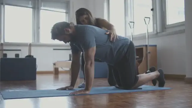 Video thumbnail for Was ist Physiotherapie und wofür wird sie eingesetzt?