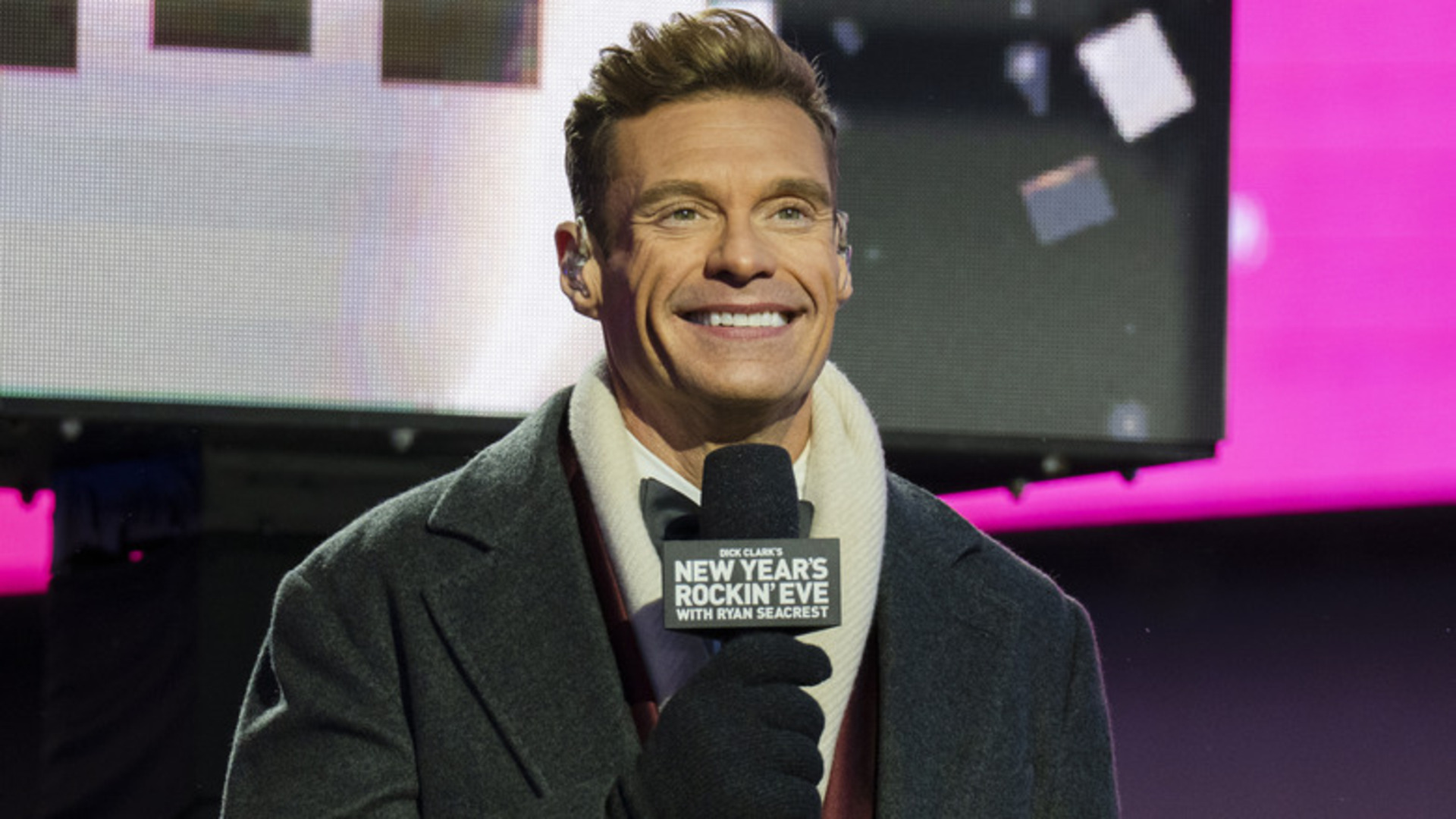 Video thumbnail for Ryan Seacrest's Drastic Weight-Loss Transformation Sparks Concern