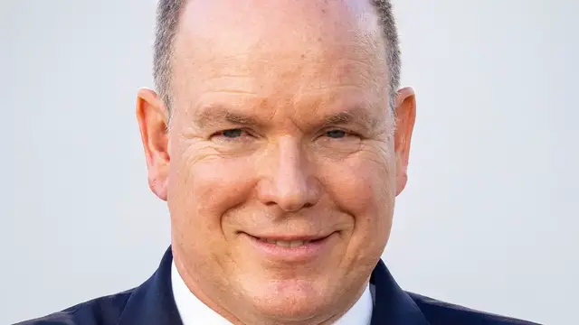 Video thumbnail for Prince Albert's Seriously Complicated Dating History