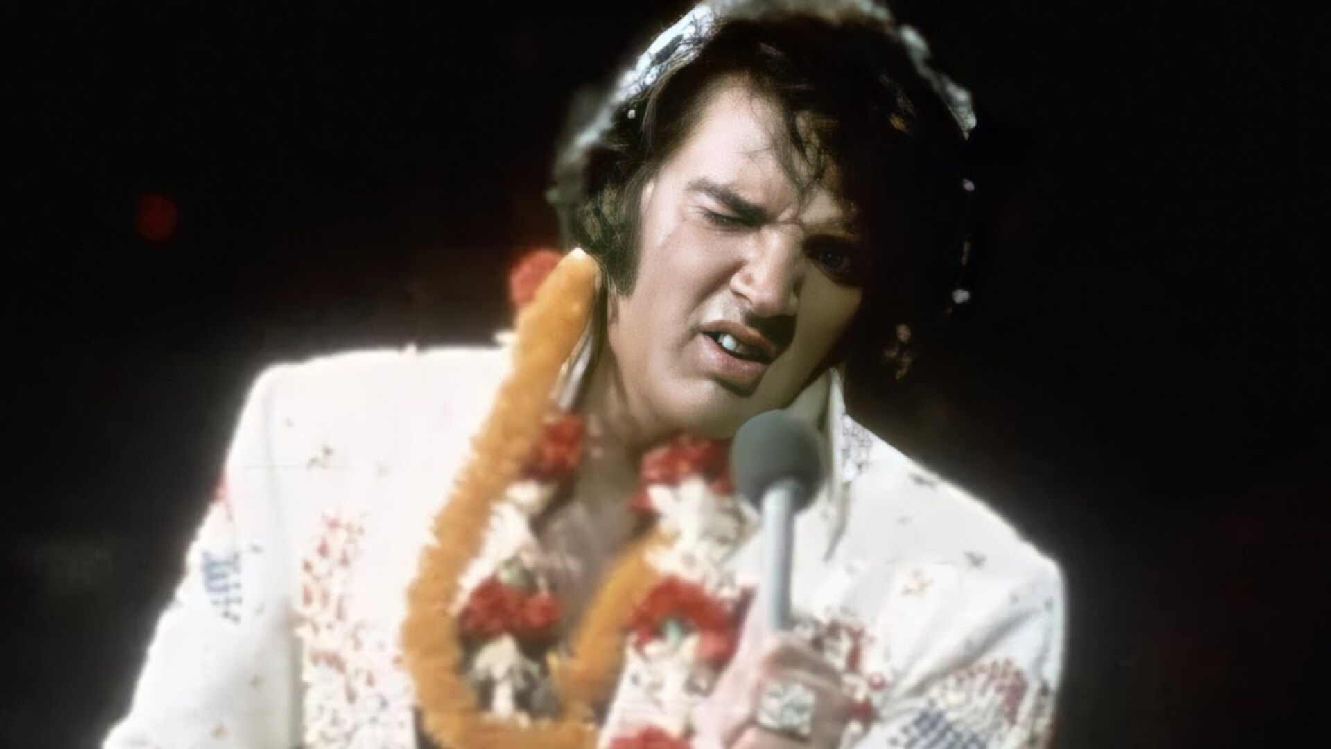 Video thumbnail for The Truth About Elvis' Jumpsuits & Why He Wore Them