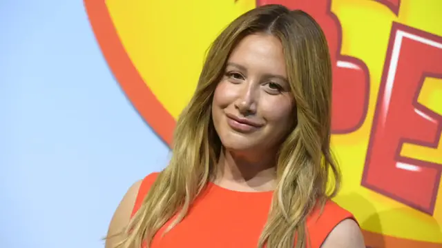 Video thumbnail for Ashley Tisdale's Natural Hair Is So Different From Her Normal Style