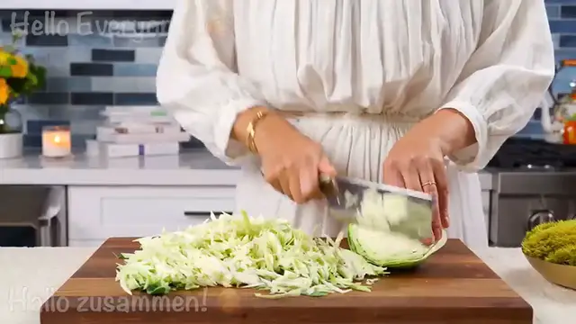 Video thumbnail for Just add ground meat to the cabbage! Incredibly simple and delicious dinner recipe!