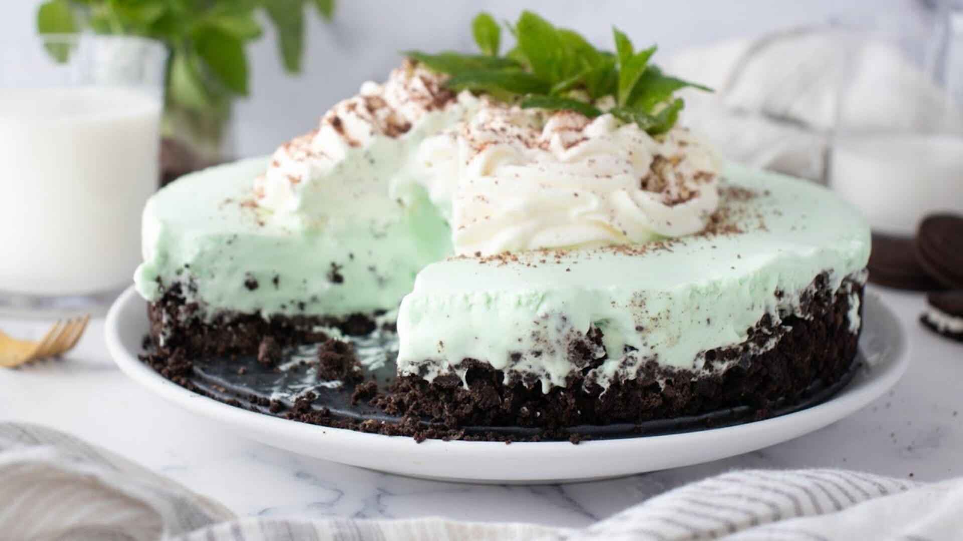 Video thumbnail for Boozy Grasshopper Pie Recipe