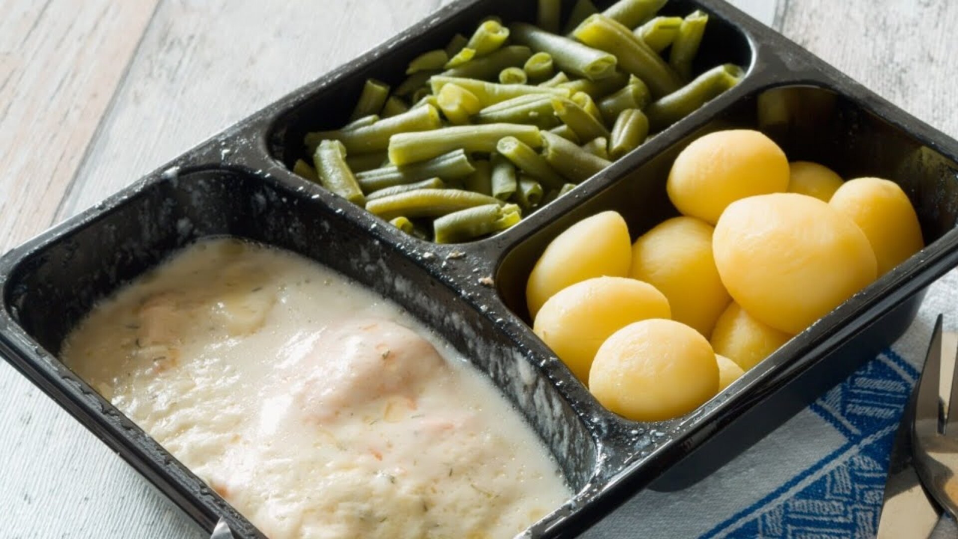 Video thumbnail for 11 Mistakes Everyone Makes With Frozen Dinners