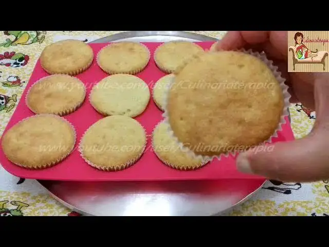 Video thumbnail for Massa para Bolo Cupcake Fofinho Fácil e Rápido - Culinária Terapia por Dyne e Zinha