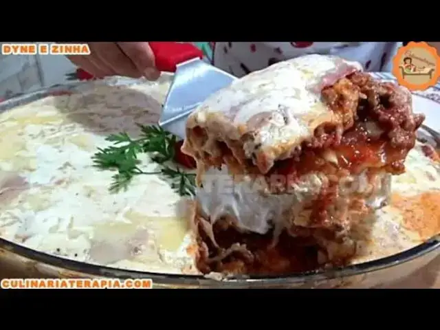 Video thumbnail for COMO FAZER LASANHA DE CARNE MOÍDA COMPLETA PARA FESTAS COM MOLHO BOLONHESA E MOLHO BRANCO