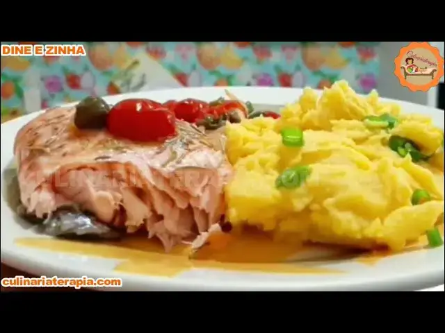 Video thumbnail for Filé de Peixe Salmão ao Forno com Purê, uma refeição completa saudável