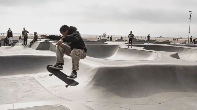 Video thumbnail for Maîtriser le skateboard : guide étape par étape pour les débutants