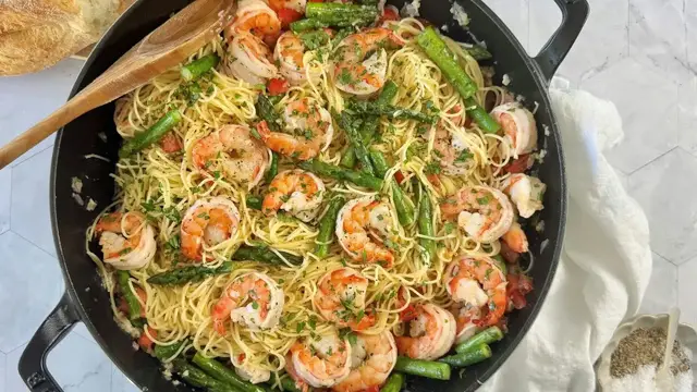 'Video thumbnail for Copycat Olive Garden Shrimp Scampi Recipe'