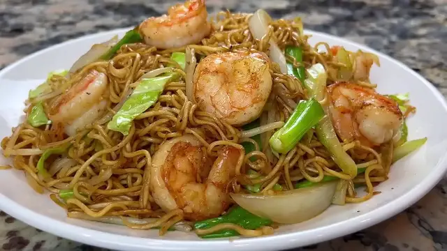 'Video thumbnail for Shrimp Chow Mein With Cabbage And Bean Sprouts   How To Cook Chow Mein With Dried Noddle(720P HD)'
