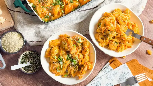 Video thumbnail for Kimchi Mac And Cheese Recipe