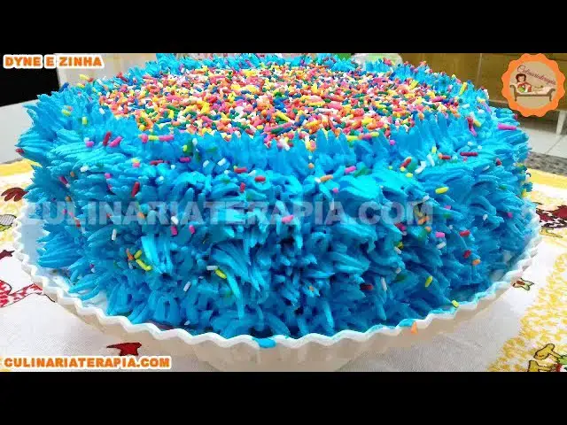 Video thumbnail for Bolo de Festa com Chantilly Azul @Culinariaterapia