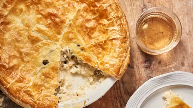 Video thumbnail for Spinach And Feta Chicken Pot Pie Recipe