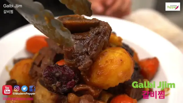 'Video thumbnail for MUST HAVE Korean Holiday Foods JapChae GalbiJjim LA Galbi Mandu🥟 Kimbap GalbiTang Pancake 명절음식(720P HD)'