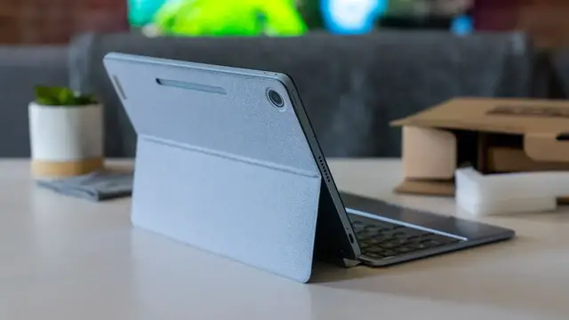Video thumbnail for Lenovo Chromebook Duet 3 Hands-On Impressions