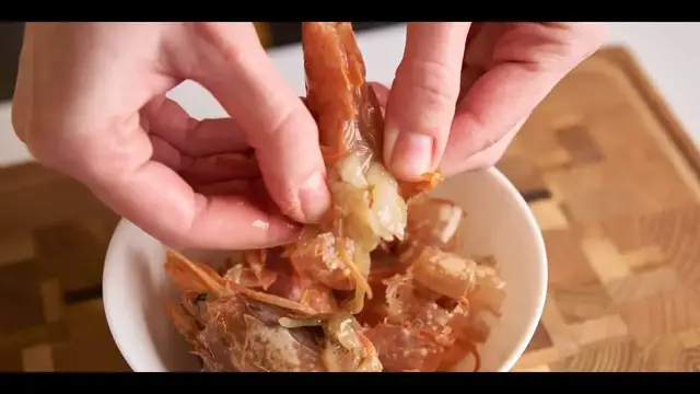 Video thumbnail for How To Clean a Shrimp, Superb 2 Ways To Do It
