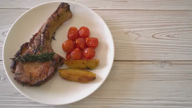 Video thumbnail for 10 Very Tasty Spanish Recipes for Pork Chops